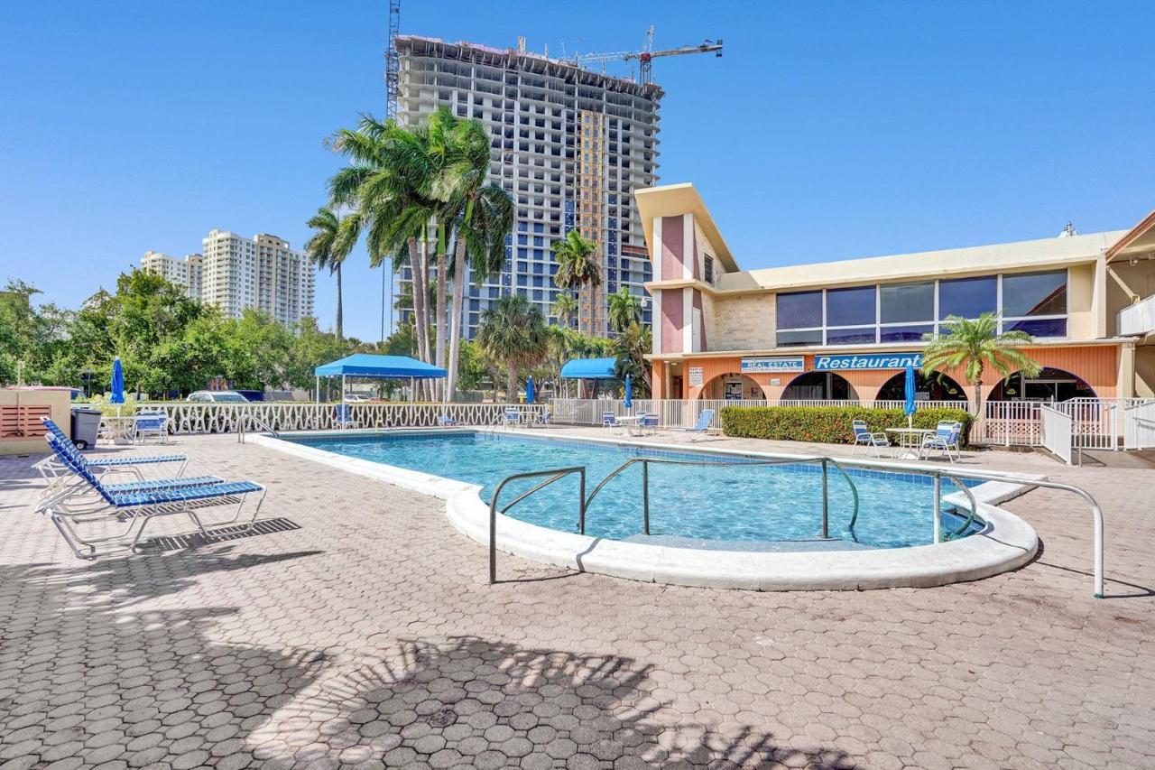 Gorgeous Spot In Hallandale Beach With Pool!! Exteriör bild